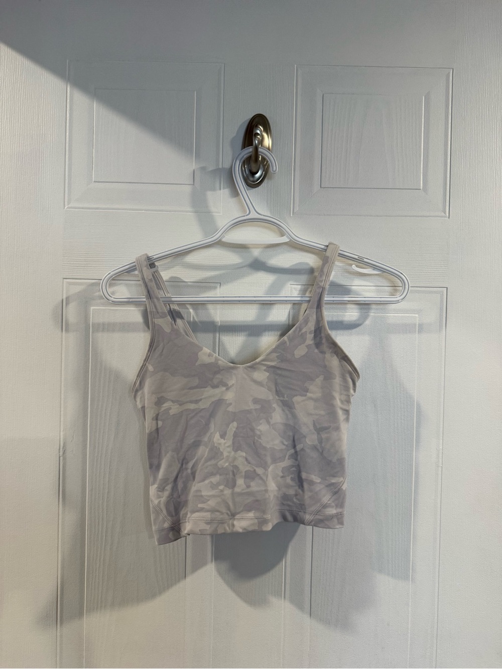 Women’s V-Neck Camo Crop Tank Top - Light Gray/purple